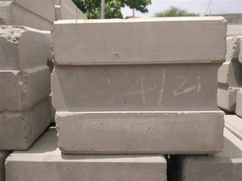 Rectangular Shape Heat Resistant Interlocking Bricks At Best Price In