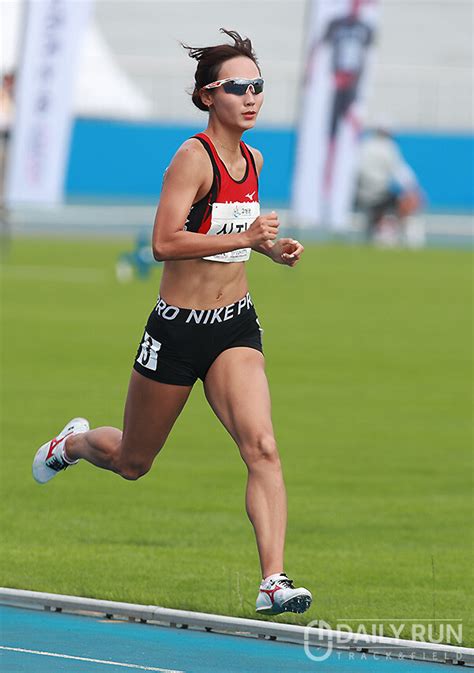 철의 여인 시흥시청 신지애 여자 800m7종 1위로 골인하며 종합 우승 고성 실업육상 리뷰