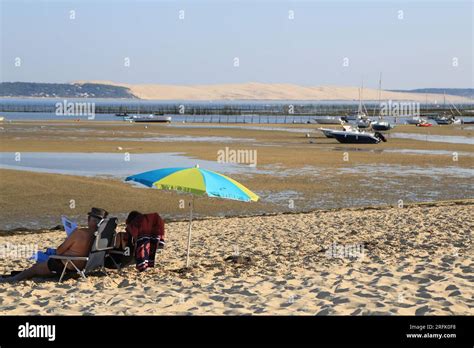 Plage Du Cap Ferret Sur Le Bassin Darcachon En Face De La Dune Du