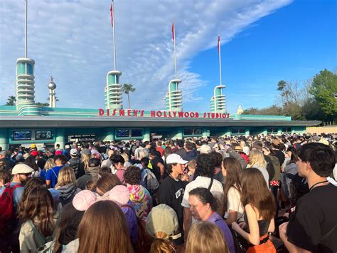 Spring Break Crowds Descend on Disney's Hollywood Studios - MickeyBlog.com