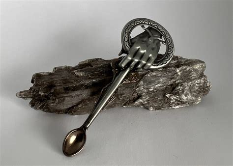 Hand of the King Pendant | The Dark Side of The Spoon