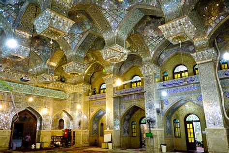 Iran : Shah Cheragh – Rare Pics Inside Shia Mosque at Peak Prayer Hour ...