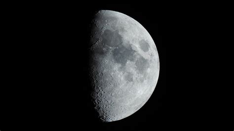 Oggi è la notte internazionale della Luna occhi al cielo per celebrare