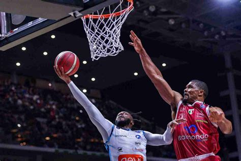 Trionfo Del Napoli Basket Arriva La Vittoria Della Coppa Italia