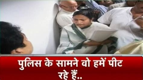 मोंटेक पर भड़कीं ममता छात्रों ने फाड़ा मंत्री का कुर्ता Mamata