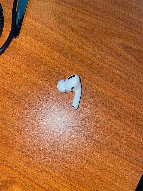 Airpods Pro Gen 1 Right Side Only Audio Earphones On Carousell