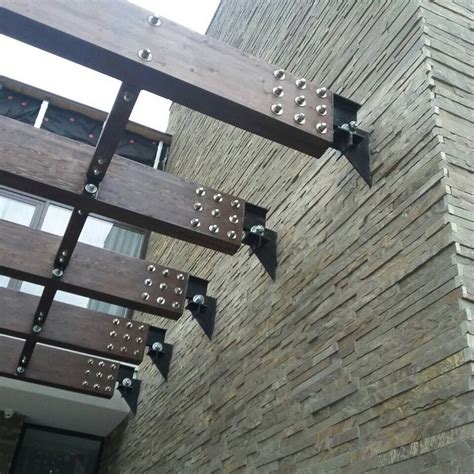 Шарнирный узел крепления к опорной стене используется в случае когда ...