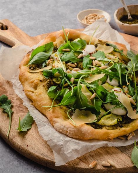 Pinsa Romana Con Pesto Vegano Zucchine E Rucola