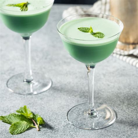 Grasshopper Cocktail Recipe - Insanely Good