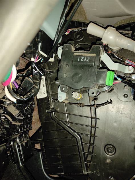 Сервопривод заслонки отопителя с водительской стороны. ( 2,4 л) — Honda ...