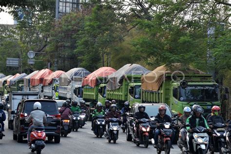 Langgar Jam Operasional Antara Foto