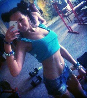 Sportswear Selfie Arm Leg Porn Pic