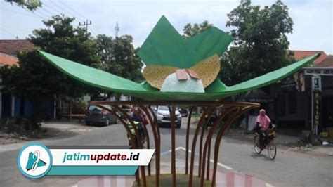 Tugu Pecel Bikin Kangen Sensasi Pecel Stasiun Kertosono