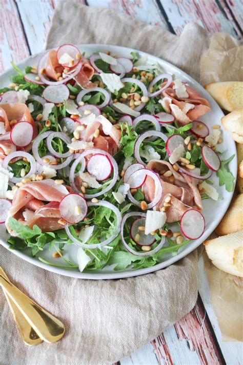 Lækker Salat med Parmaskinke Rucola Og Pinjekerner