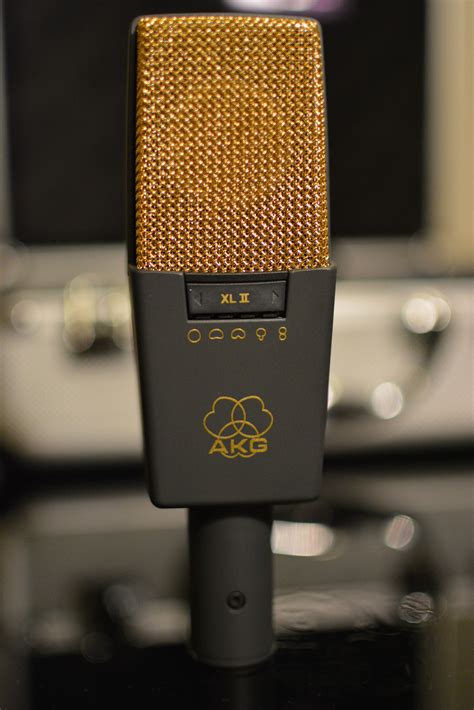 AKG C414 vs AKG C214 - Mic Comparison - Subreel