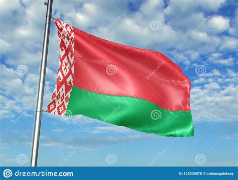 Bandera De Bielorrusia Que Agita Con El Cielo En El Ejemplo Realista 3d Del Fondo Stock De