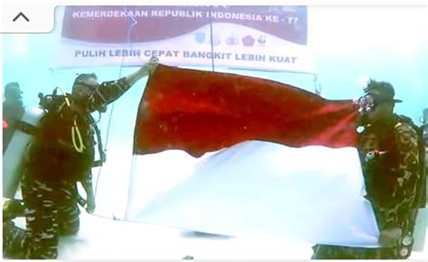 Bendera Merah Putih Berkibar Di Bawah Laut Mbd Delapan7news