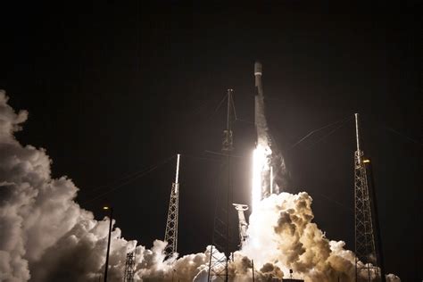 ten lua spacex phong ve tinh vo tuyen khong lo len quy dao