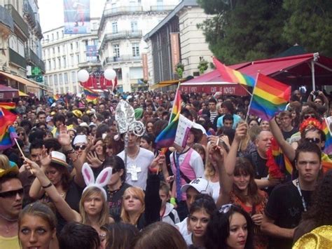 Ragazzi Gay Cacciati Da Ristorante Senigallia Per Troppo Baccano Marche Pride Protesta