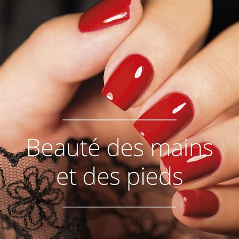 Pose De Vernis Semi Permanent Mains Et Pieds Soin Des Ongles Le