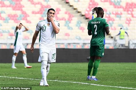 Algeria National Team Boss Grabs West Ham Star Said Benrahma By His