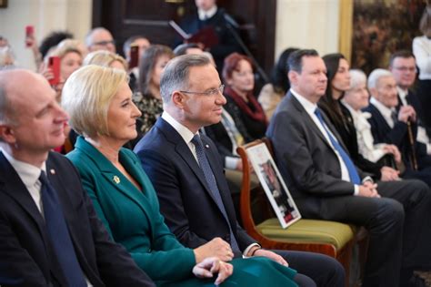 Prezydent Rp Andrzej Duda Podczas Uroczysto Ci Zapalenia Wiec