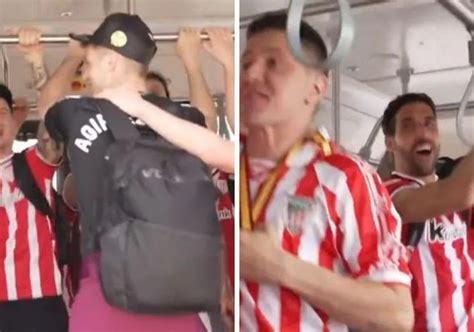 Los Jugadores Del Athletic Desatados En El Autob S Del Aeropuerto