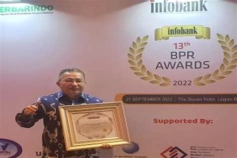 12 Kali Sebagai BPR Terbaik Nasional Bank TLM Raih Penghargaan