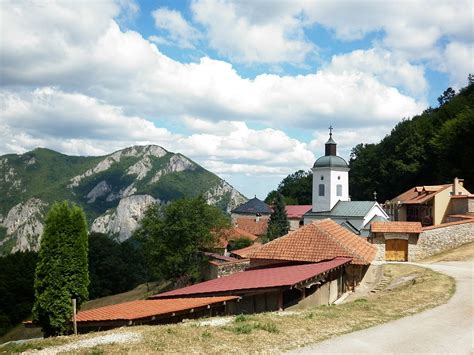 Blago Zapadne Srbije Srpska Sveta Gora Usred Najlepše Klisure U Zemlji