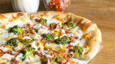 Parlour Pizza restaurant review in Jeffersonville Indiana