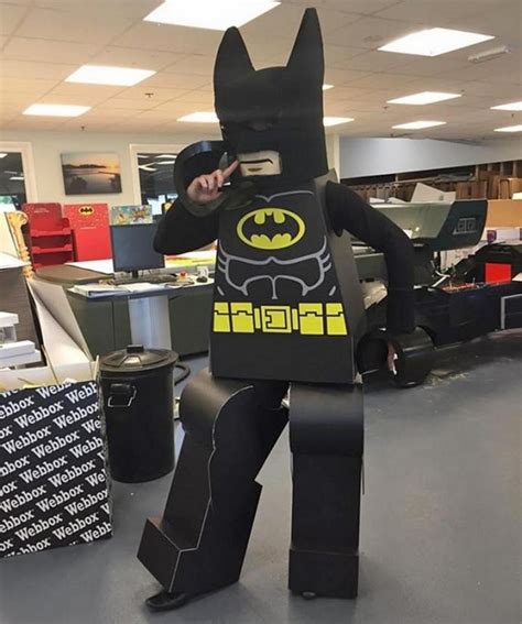 Бэтмобиль Lego, на котором можно прокатиться в костюме супергероя