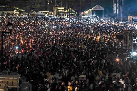 Devotees join big procession for Black Nazarene feast | CBCPNews