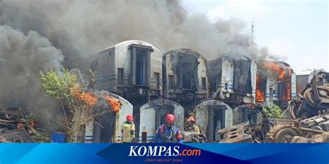 Kronologi Kebakaran Kuburan Kereta Di Sekitar Stasiun Purwakarta