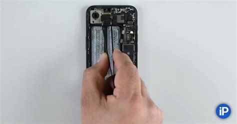 iFixit разобрали iPhone 16e и показали новый модем Apple C1