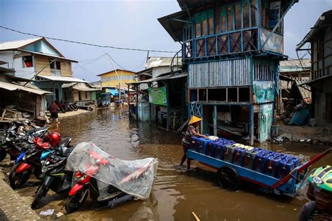 Foto Pintu Air Pasar Ikan Jakut Siaga Ii Waspada Banjir Rob