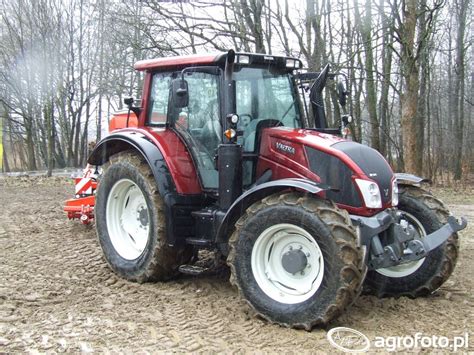 Obraz Ciagnik Valtra Galeria Rolnicza Agrofoto