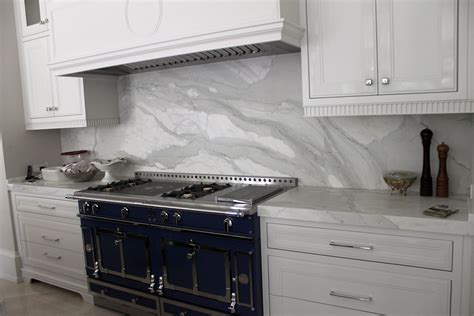 Elegant Calacatta Marble Kitchen with Stunning Full Height Backsplash