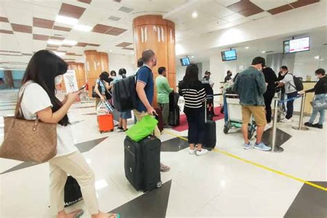 Lewati Puncak Arus Balik Penumpang Di Bandara Juanda Masih Ribu Per