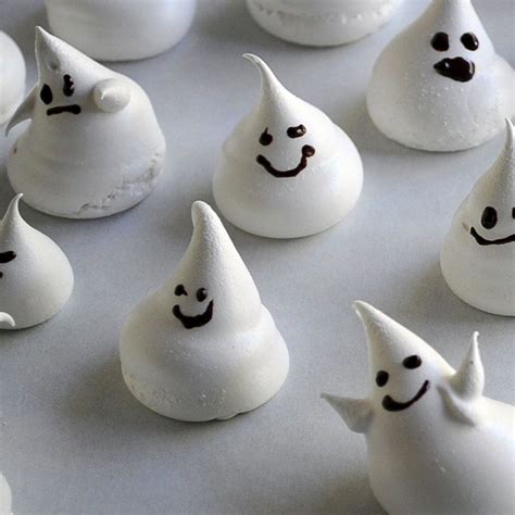 Diy Candy Ghosts For Halloween Halloween Candy Recipes Halloween