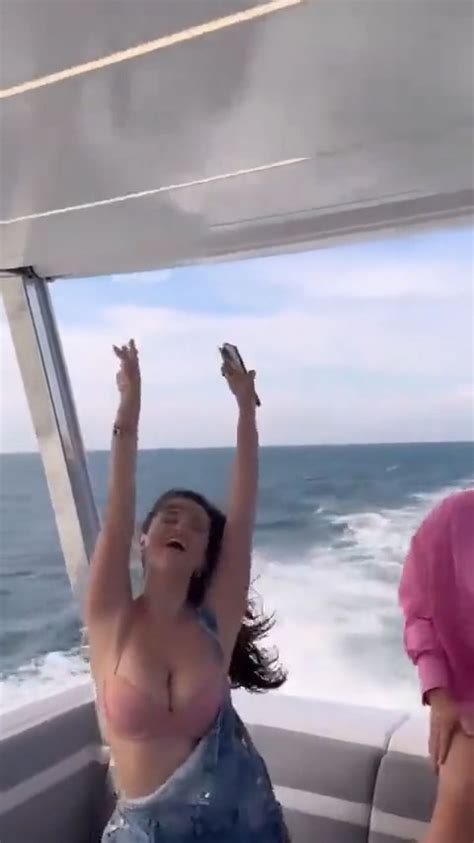 Selena Gomez Big Tits Bikini Video Fappenist