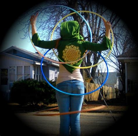 How to pick the right Hula Hoop!? Our hoop size guide! - Sacred Flow Art