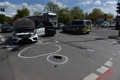 Zwei Verletzte Personen Nach Unfall