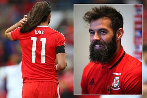 Gareth Bale May Make 360 000 A Week Now But Wales Pals Still Make Fun