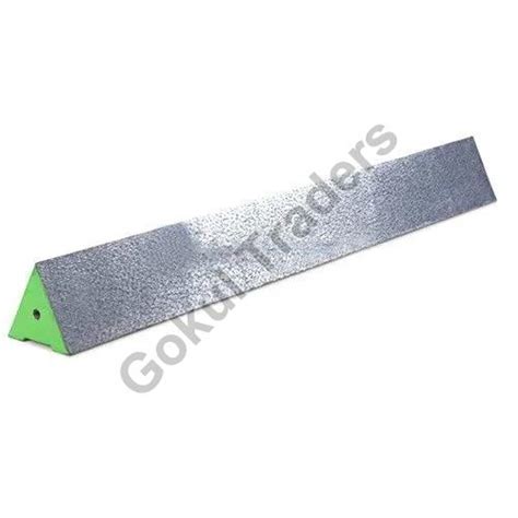 Coated Cast Iron Prismatic Straight Triangular Edges For Fittings Use