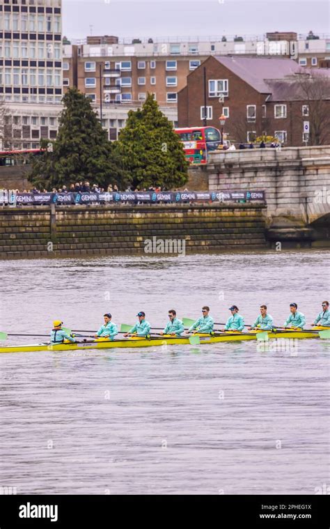 Oxford Cambridge Boat Race Stock Photo Alamy