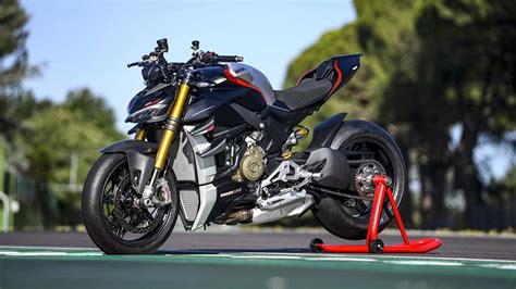 First Look Ducatis 208 HP Streetfighter V4 SP Turns Naked Bike Performance Up To 11
