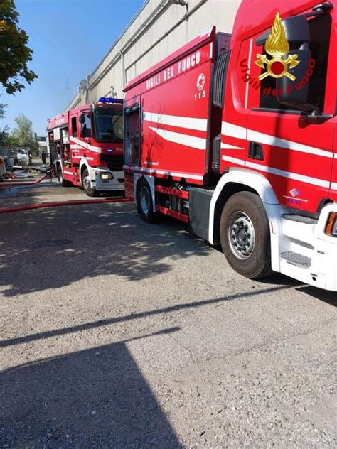 Ordigno Esplode Davanti Ad Un Palazzo Nel Foggiano Danni Notizie