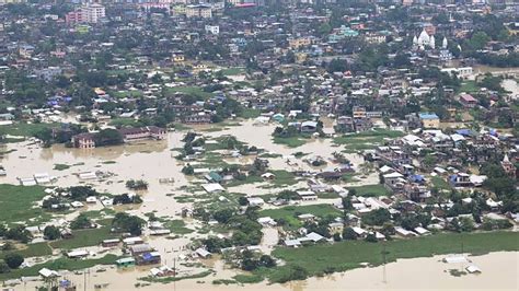 Assam Floods असम में बाढ़ और भूस्खलन का कहर जारी अब तक 159 लोगों की