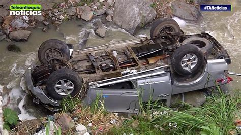 Una Camioneta Cayó En La Quebrada La Madera Dejando Tres Heridos