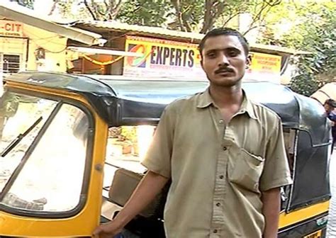 Mumbai Auto Driver Saves A Marriage Returns Rs Lakh Worth